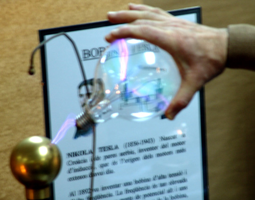 18 Bombeta accionada per la bobina Tesla