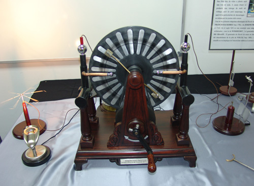 22 Màquina electrostàtica d'inflència Wimshurst