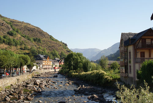 Aran08 219 Bossòst a la riba del Garona
