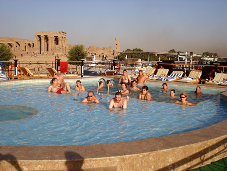 Nil 42 Bany sota l'esguard de Kom Ombo