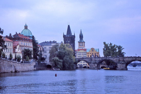 PRAGA 039 Navegant pel riu Vultava